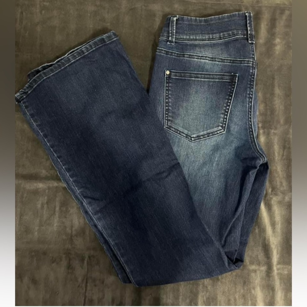 Maurices Everflex Mid Rise Flare Size 8 regular